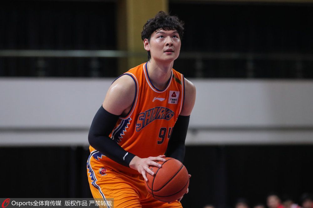 电影中另一个女性角色是柳岩饰演的茱莉亚，此次柳岩一改以往的温柔形象，变身打女英气出拳